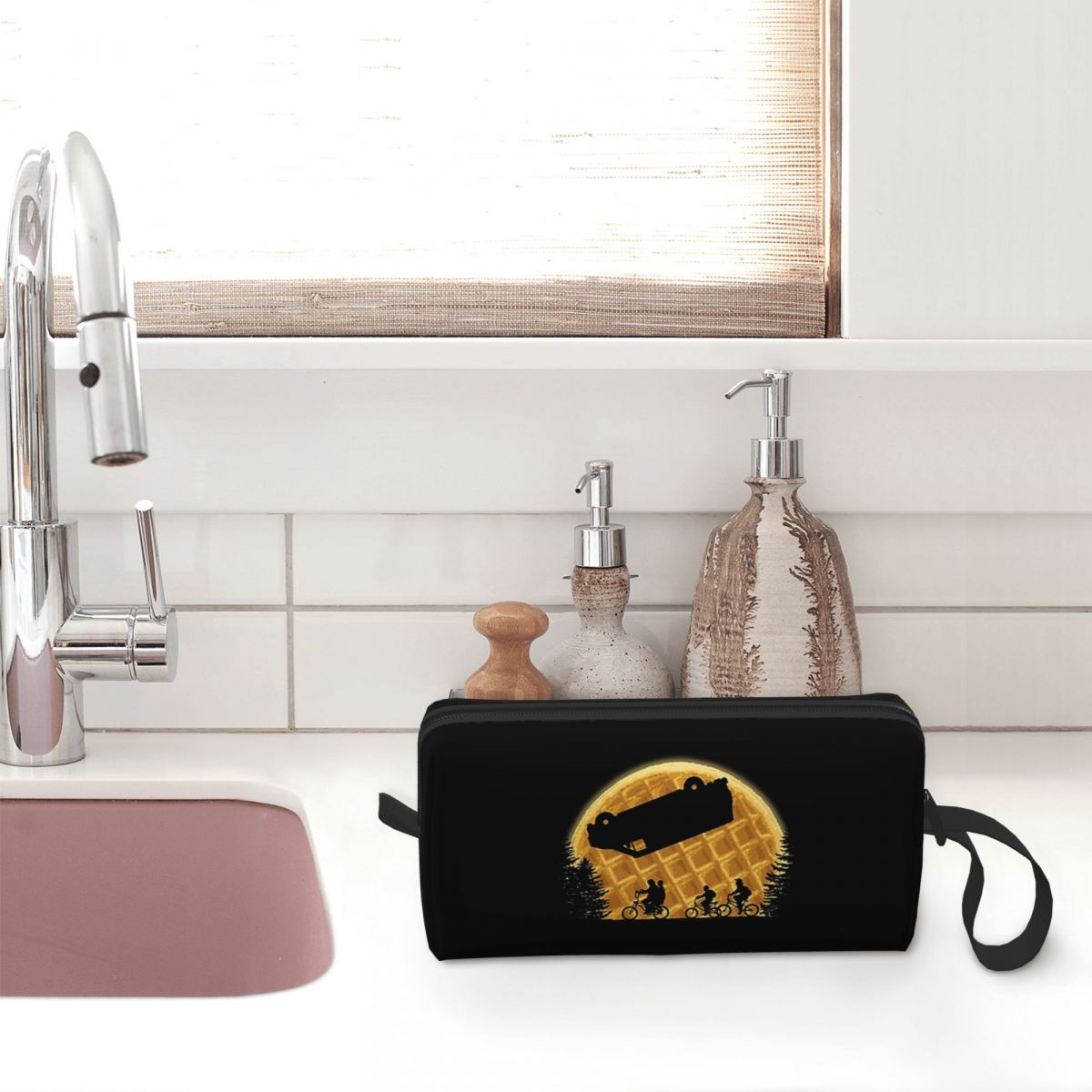 Trousse Stranger Things la lune aux gaufres – visuel 4
