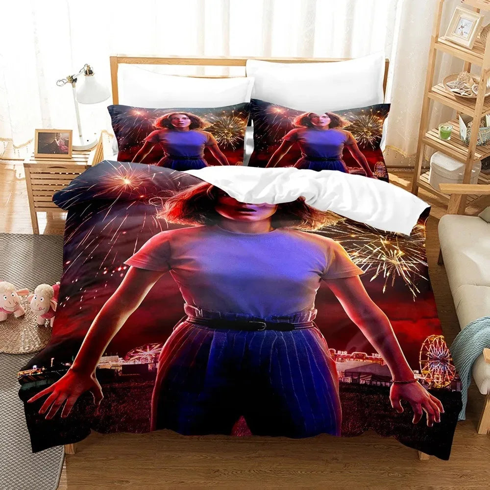Beddengoedset Stranger Things seizoen 3 vuurwerk en kermis op een bed, met bijpassende kussenslopen