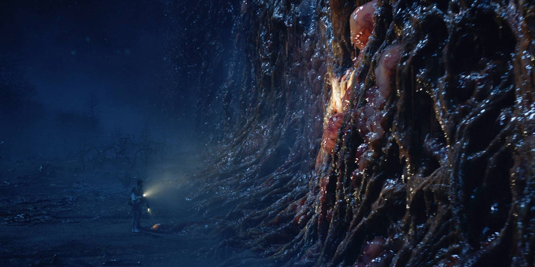 Een monster uit De Upside Down dat in seizoen 5 van Stranger Things uit de diepte opduikt