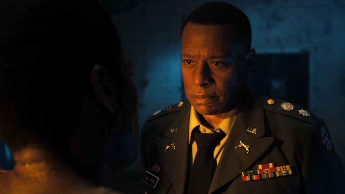 Luitenant-kolonel Sullivan in militair uniform, in Stranger Things