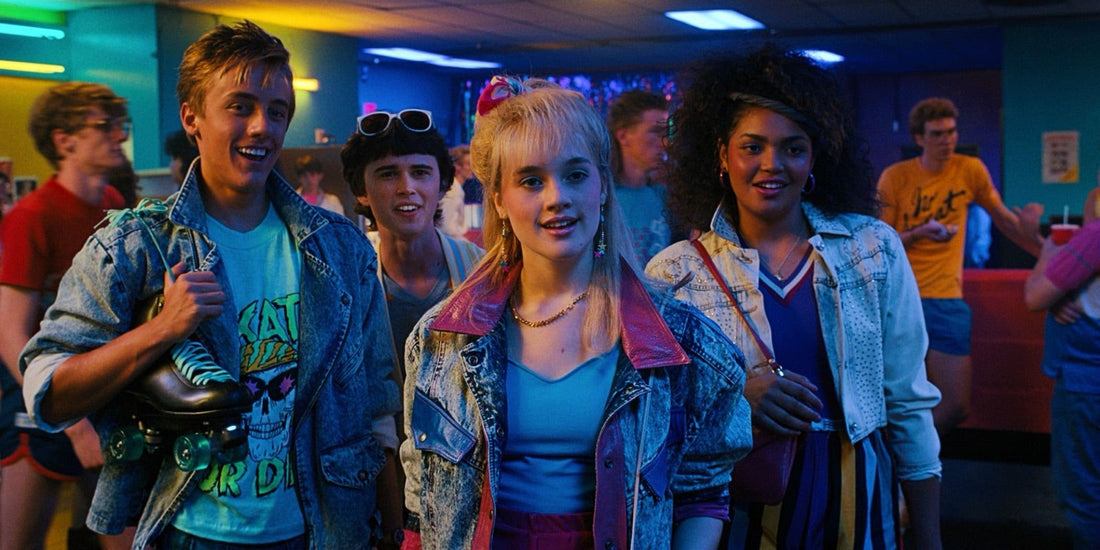 Tieners op rolschaatsen, in de baan van Stranger Things seizoen 4 aflevering 2