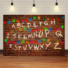Fotoachtergrond Stranger Things alfabetmuur rode baksteen