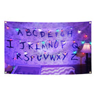 Wandvlag Stranger Things alfabetmuur zwart