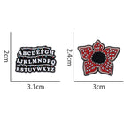 Set van 2 pins Stranger Things alfabet en Demogorgon