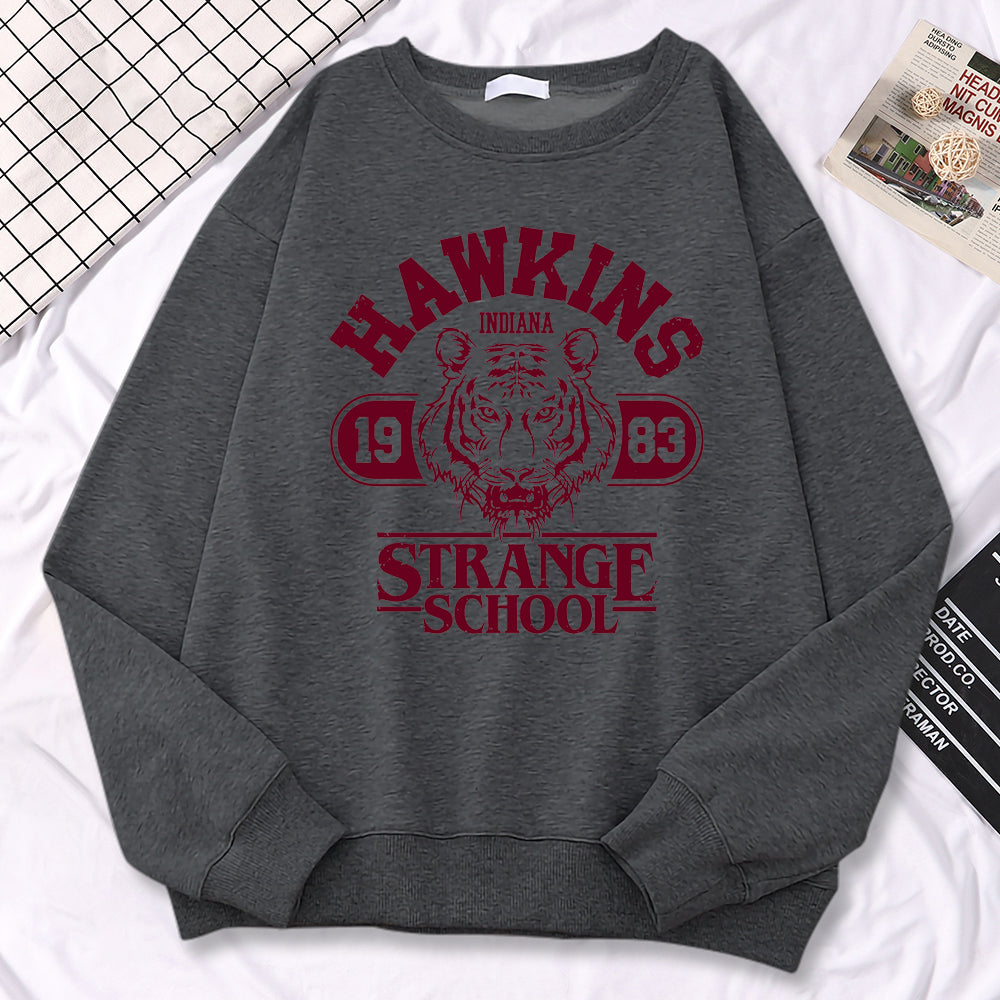 Sweat enfant Stranger Things Hawkins Strange School 1983 – coloris Gris foncé