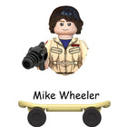 Mini-bouwfiguur Stranger Things Mike Wheeler op het skateboard