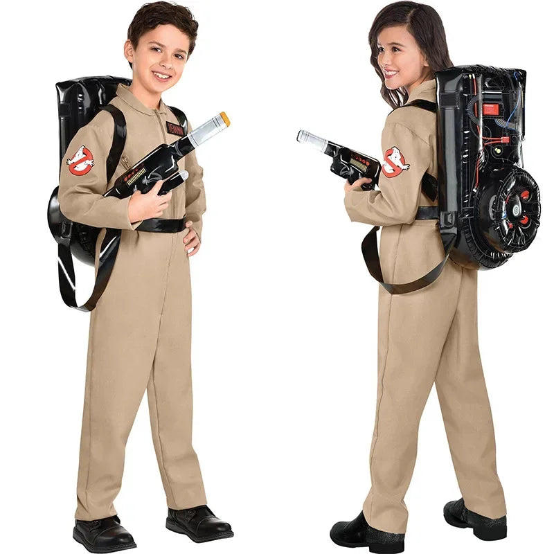 Kinderen in het Ghostbusters-kostuum Stranger Things met rugzak