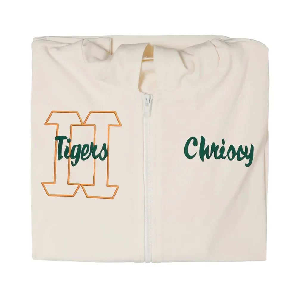 Borduursels H Tigers en Chrissy op de Stranger Things-cosplayjas